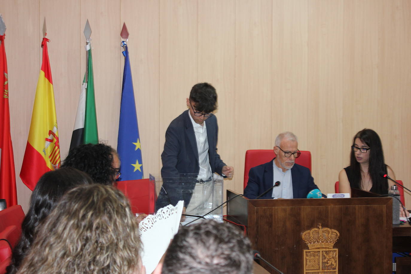 La toma de posesión de los nuevos concejales y la investidura de la alcaldesa en imágenes