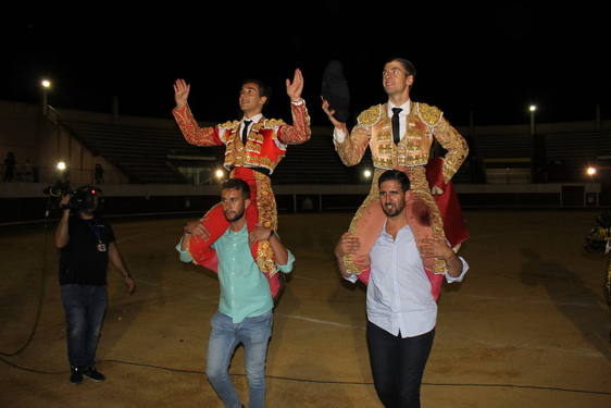 Noche de triunfos en la Plaza de Toros de Casar de Cáceres