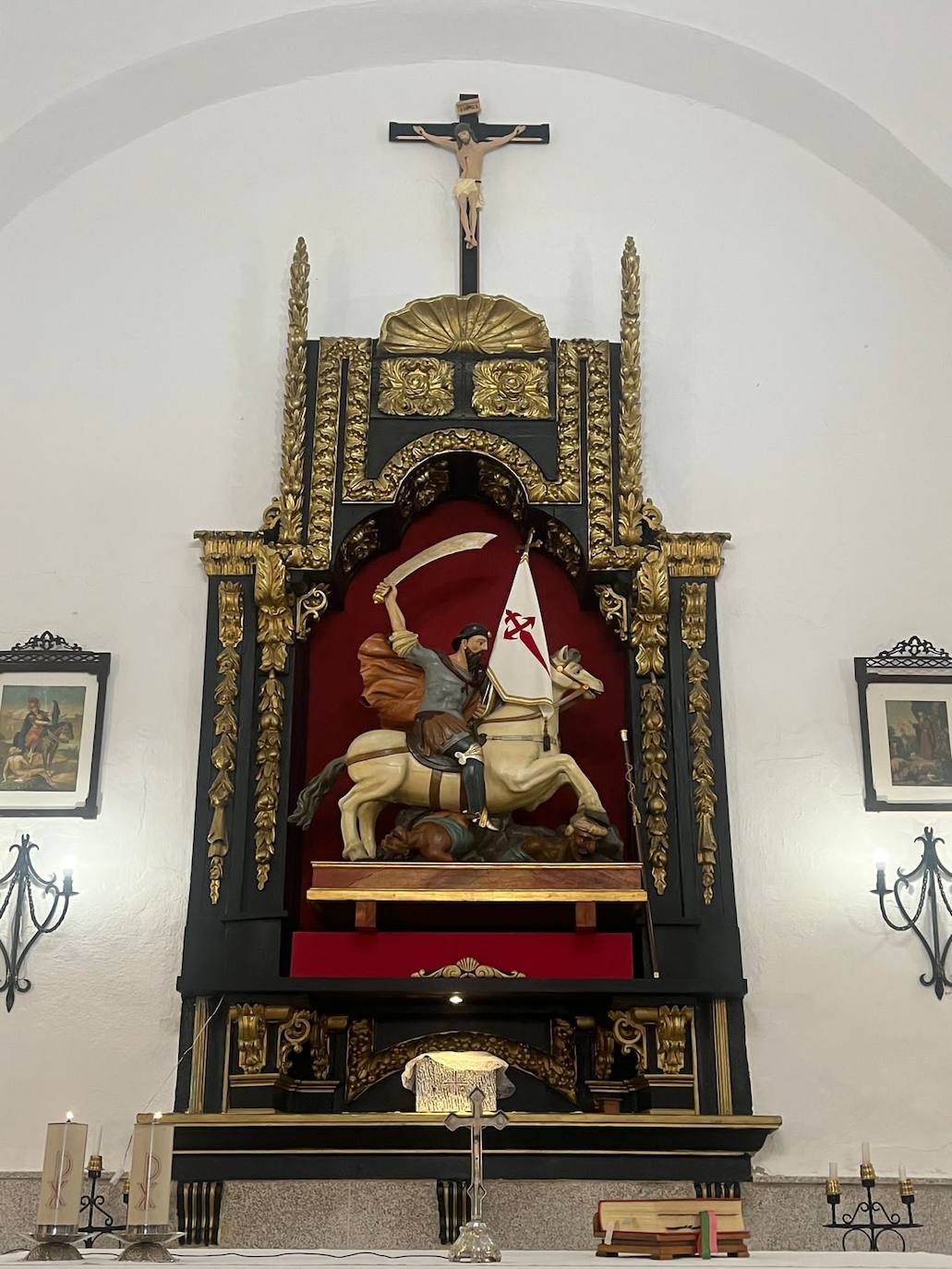 Imagen secundaria 2 - Decenas de personas arropan a Santiago en su festividad