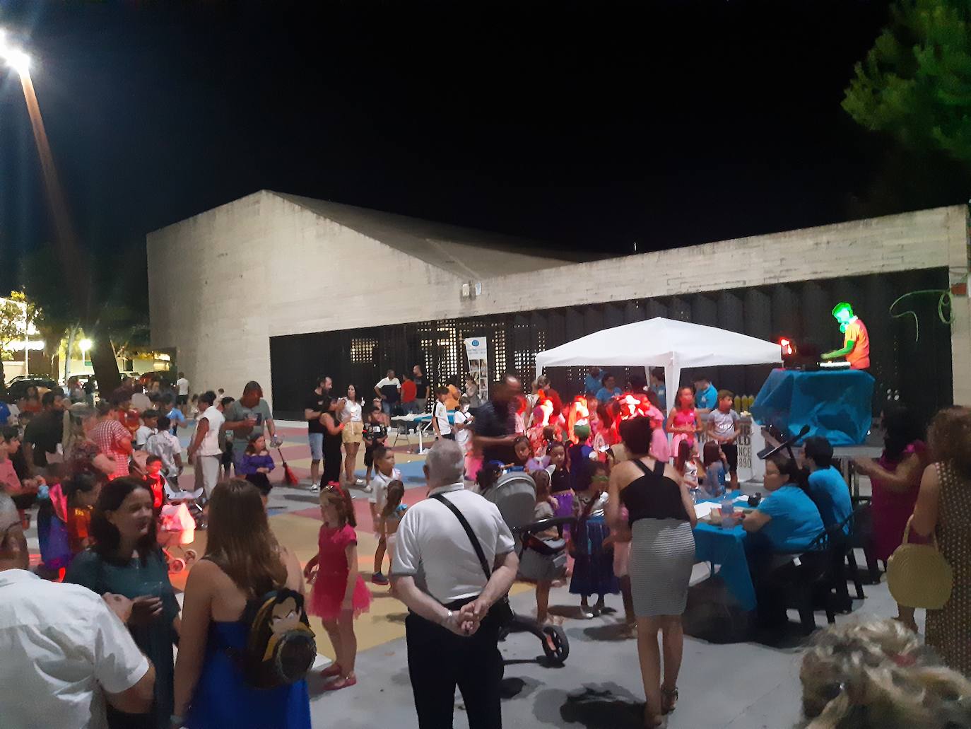 Imagen principal - La fiesta infantil del Carnaval logra recaudar 462,30 euros para NUPA