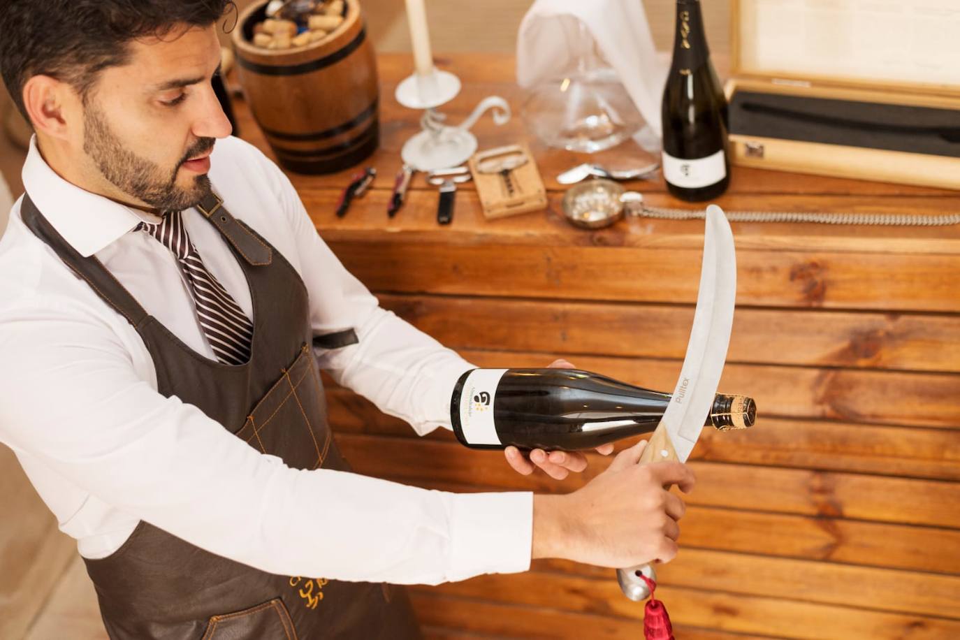 El sumiller casareño Carlos Jesús Vivas ofrecerá una cata de cavas, vinos y cervezas extremeñas junto al Chozo de la Retoña