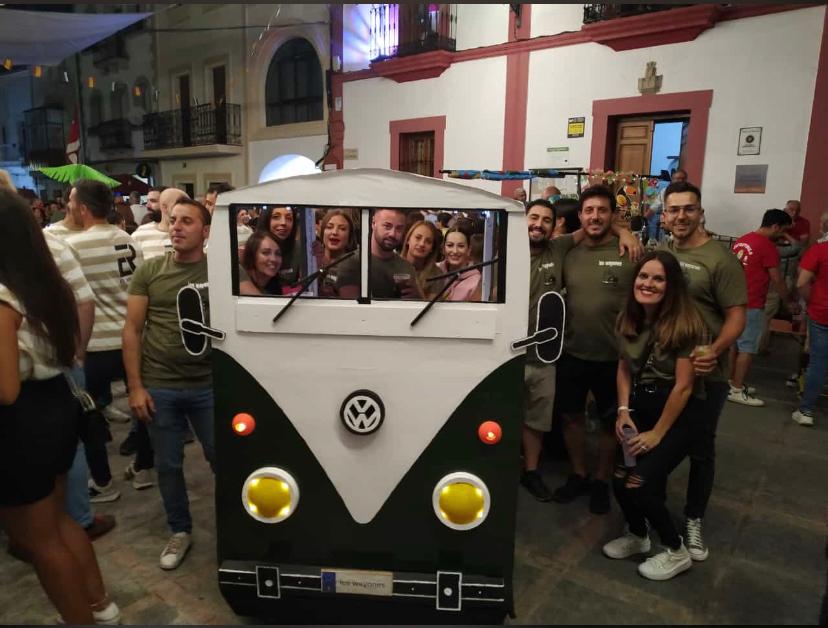 La peña 'Los wayones' gana el concurso de carros de las fiestas del Ramo