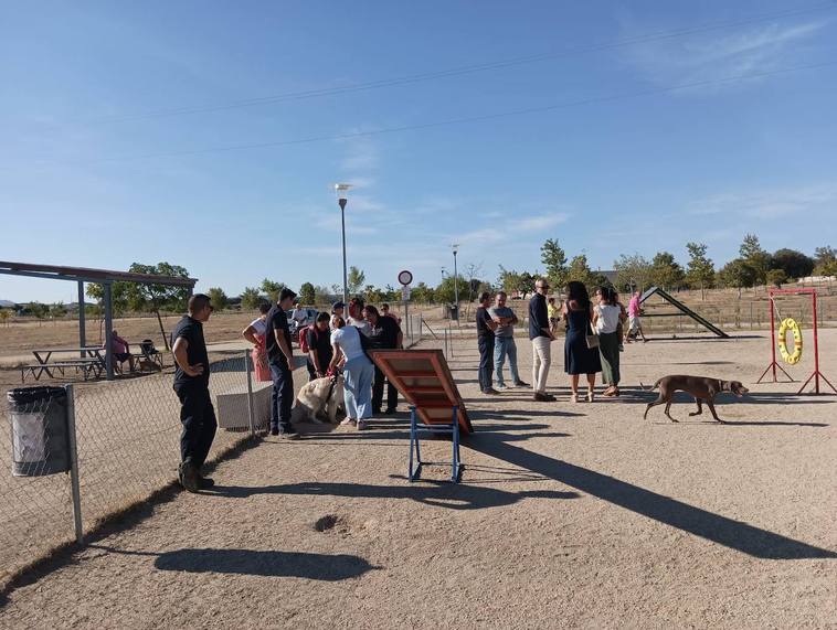 Casar de Cáceres cuenta ya con un parque canino completo