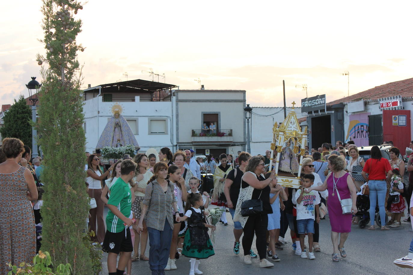 Así han vivido los casareños el recibimiento a la Virgen