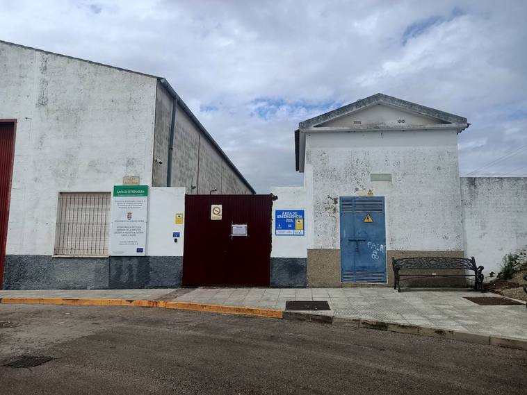 El Ayuntamiento da la razón a los vecinos y echa el cierre del área de emergencia de la calle Las Villuercas