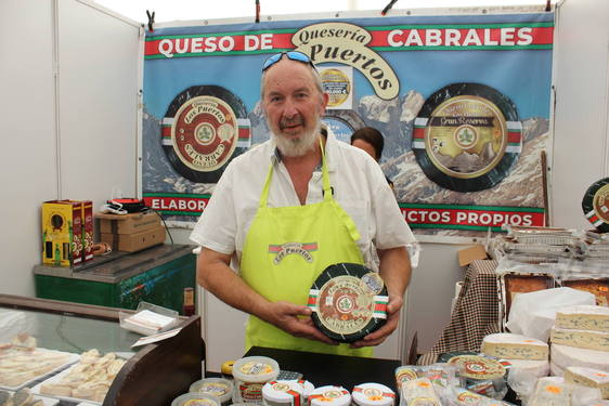Un Cabrales, el queso mejor pagado del mundo, podrá ser degustado en Casar de Cáceres hasta el próximo domingo