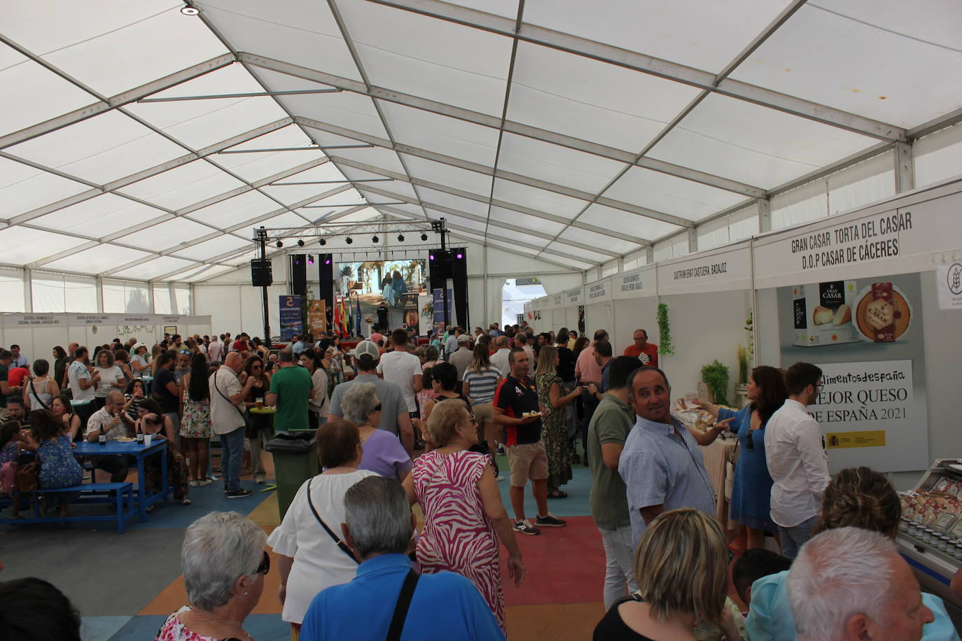 Imagen principal - Degustaciones, catas, talleres, visita al Museo Torta del Casar y música, propuestas para el tercer día de la Feria Europea del Queso