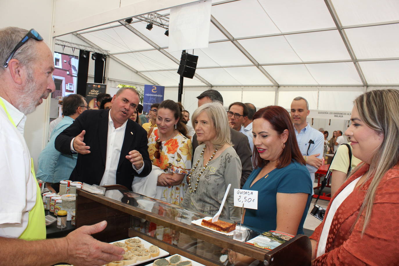 El queso úne en Casar de Cáceres a miles de personas