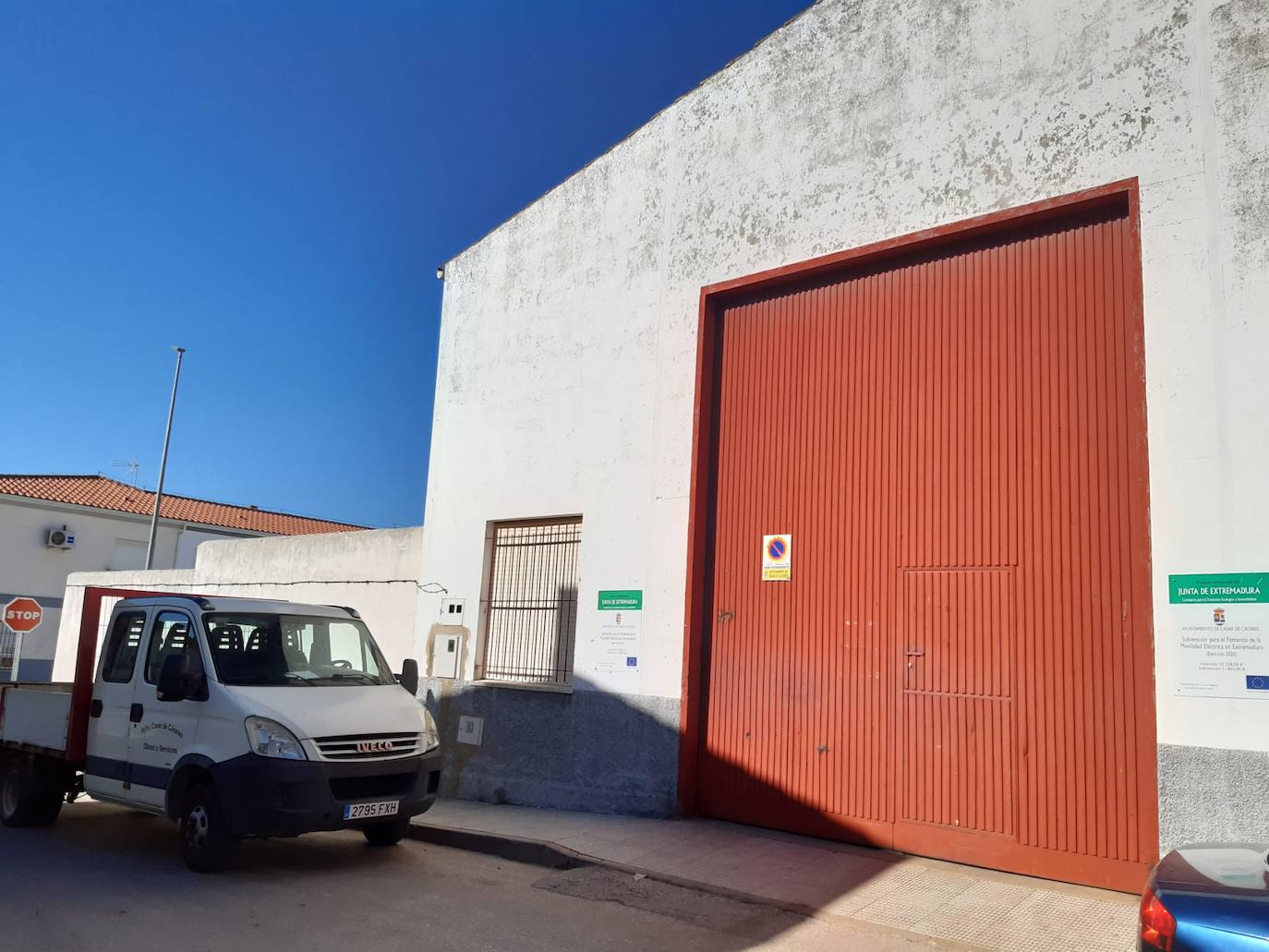 Imagen secundaria 2 - Saquean numeroso material de la nave del Ayuntamiento y abandonan el camión en una finca cerca de San Benito