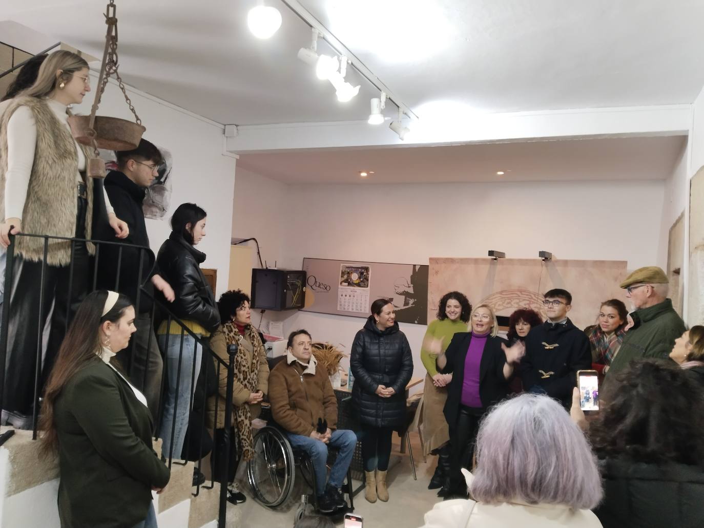 Imagen principal - El Museo del Queso abre sus puertas al mundo artístico, y Candela Borges expone por primera vez su obra