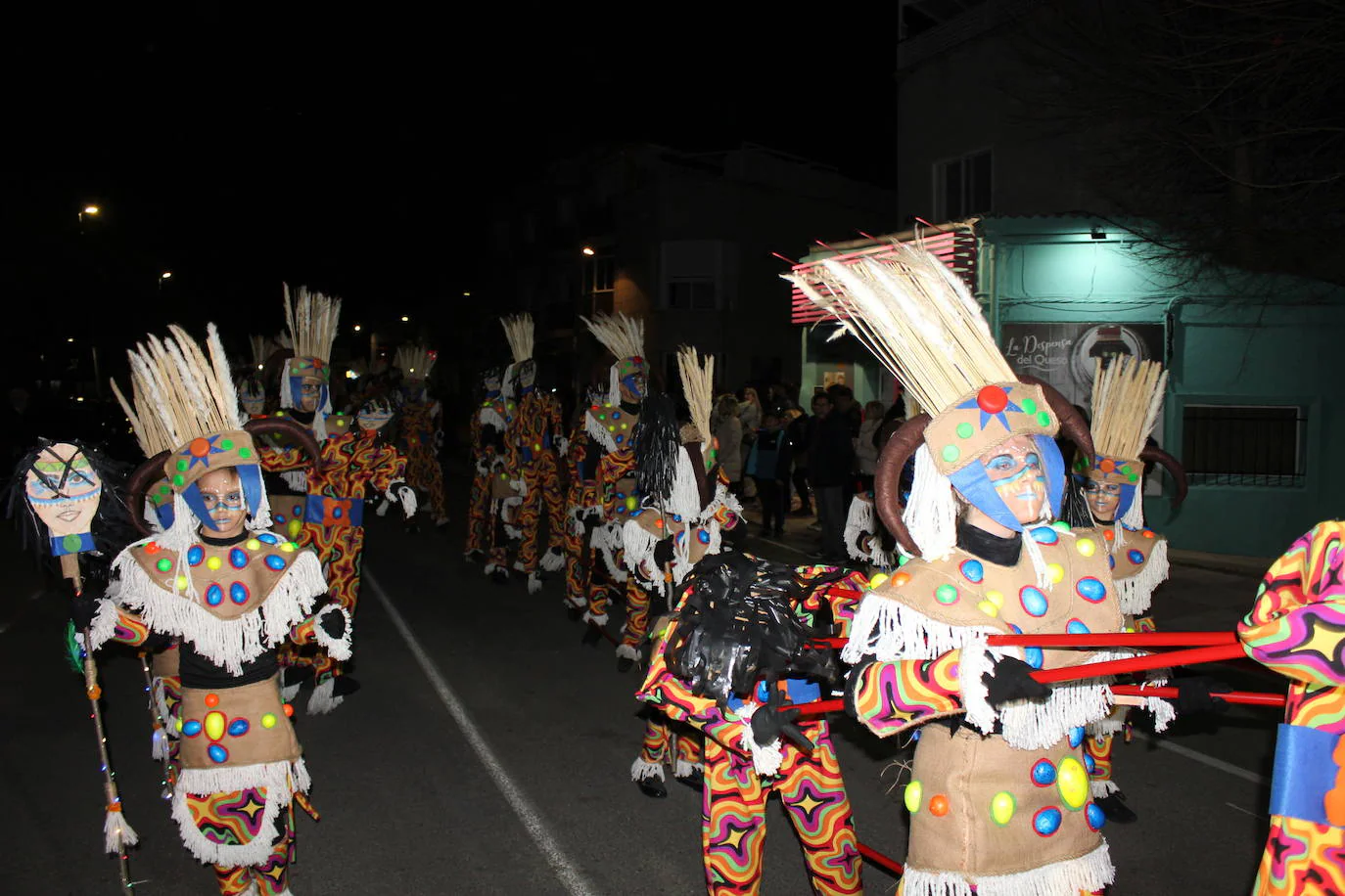 Los indios &#039;Yakumaru&#039; ganan el desfile de comparsas del Carnaval