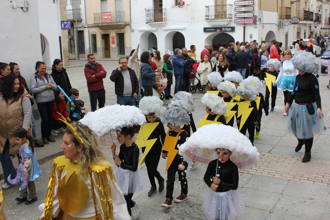 Fotos: El Carnaval casareño entusiasma a personas de todas las edades