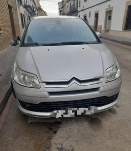 Destrozan los espejos de al menos una decena de coches en la calle Larga Alta