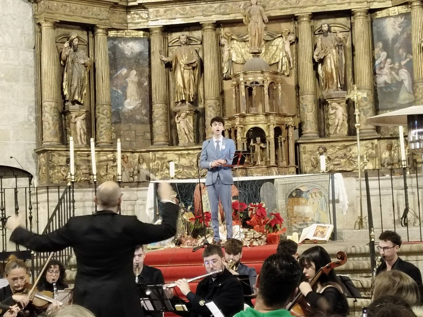 Imagen secundaria 1 - Un público emocionado y muy entregado en el concierto 'Todos con Héctor' para colaborar con la investigación del Tay-Sachs