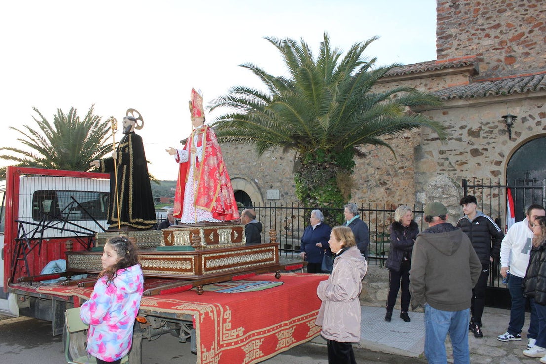 San Benito y San Blas, muy arropados a su llegada a la localidad