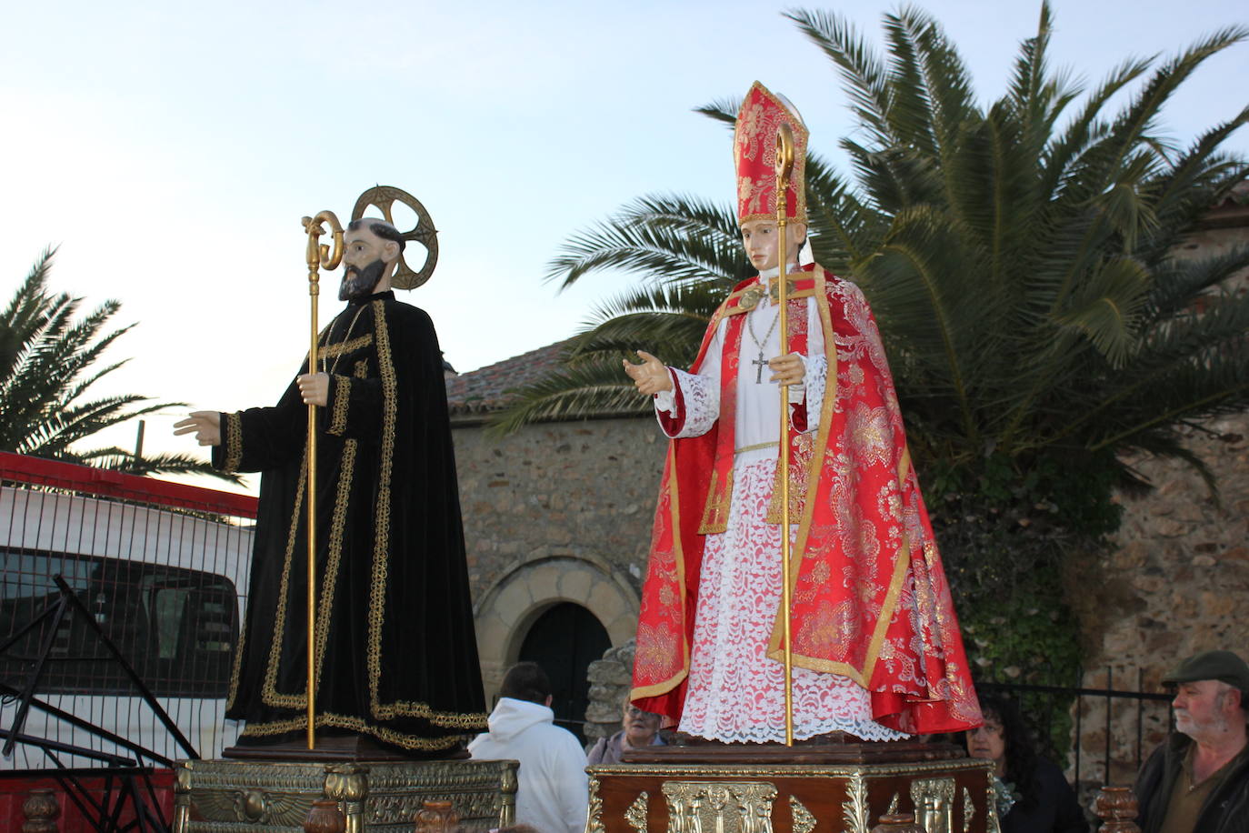 San Benito y San Blas, muy arropados a su llegada a la localidad