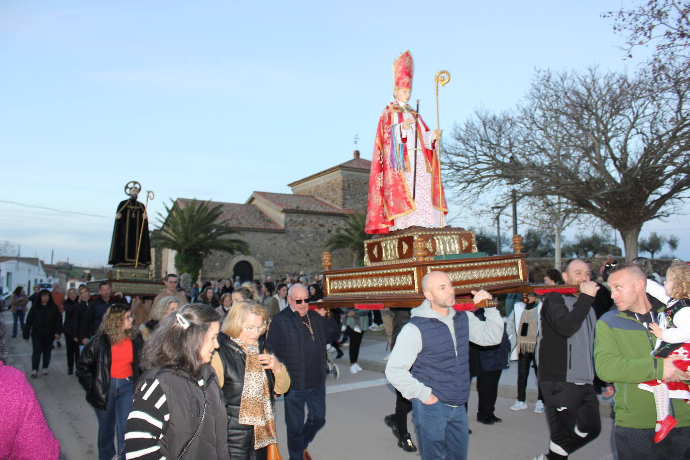 San Benito y San Blas, muy arropados a su llegada a la localidad