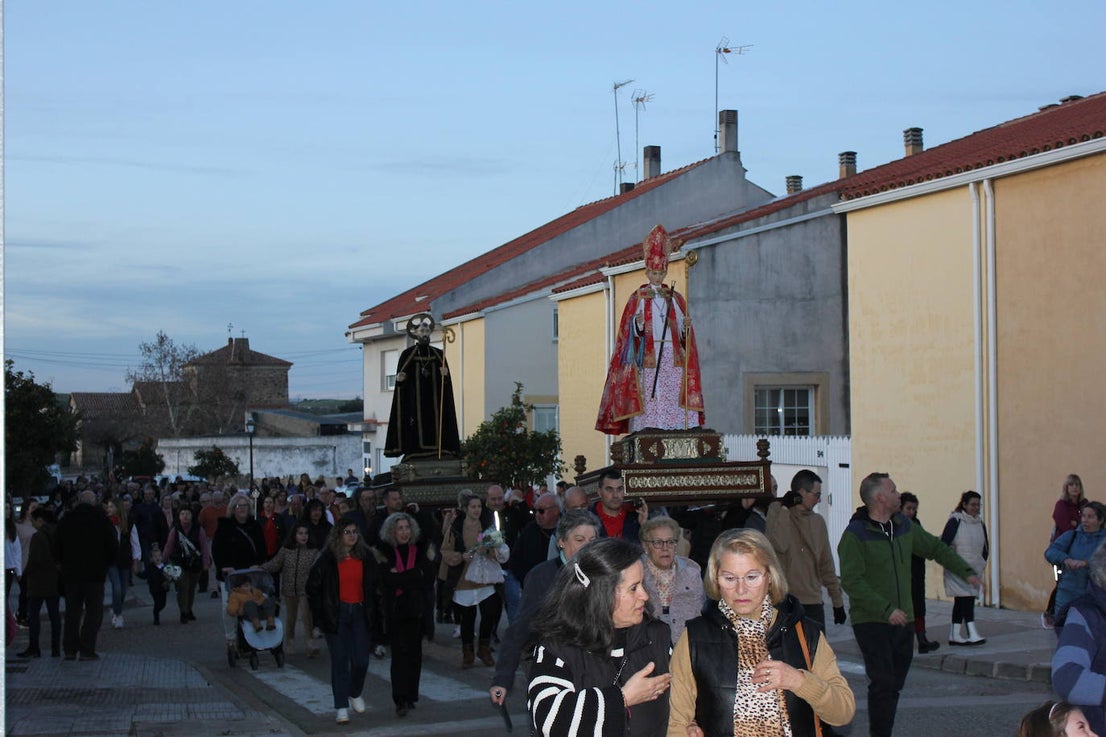 San Benito y San Blas, muy arropados a su llegada a la localidad