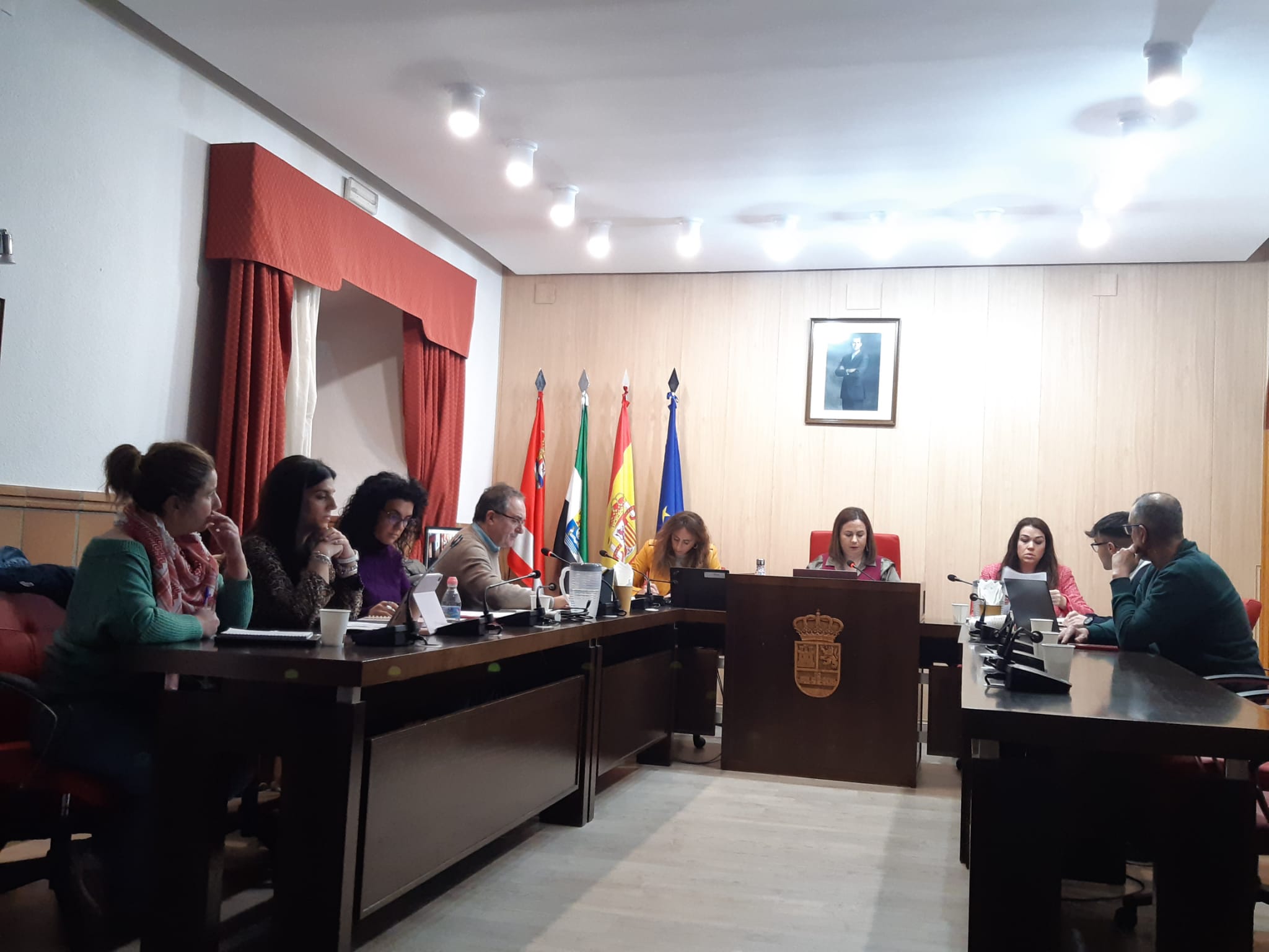 El pleno aprueba proponer a la Junta la concesión de la Medalla de Extremadura a la D.O.P. Torta del Casar