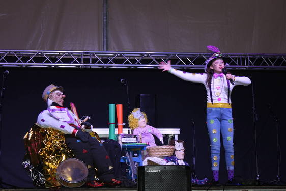 Claudia Carretero homenajea a su bisabuelo Honorio en la noche de su pregón carnavalero