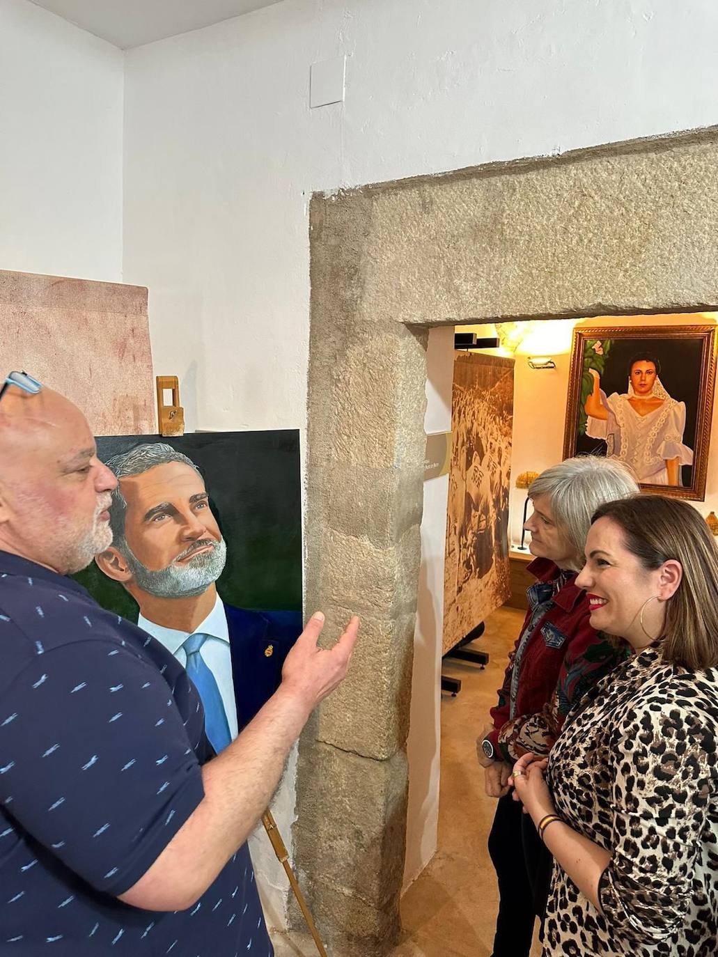 Imagen secundaria 2 - José María Aparicio expone por primera vez su pintura, y reserva sus dibujos para dos fines sociales