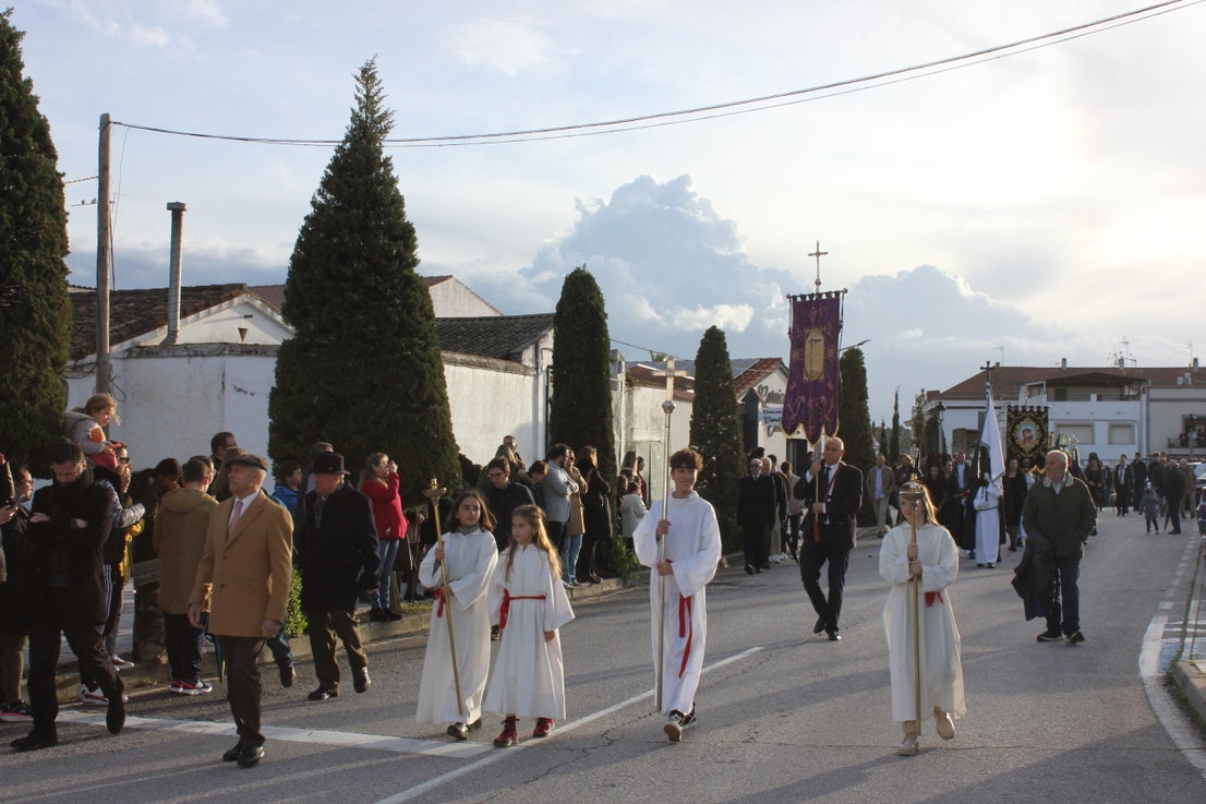 La procesión del Santo Entierro luce como manda la tradición