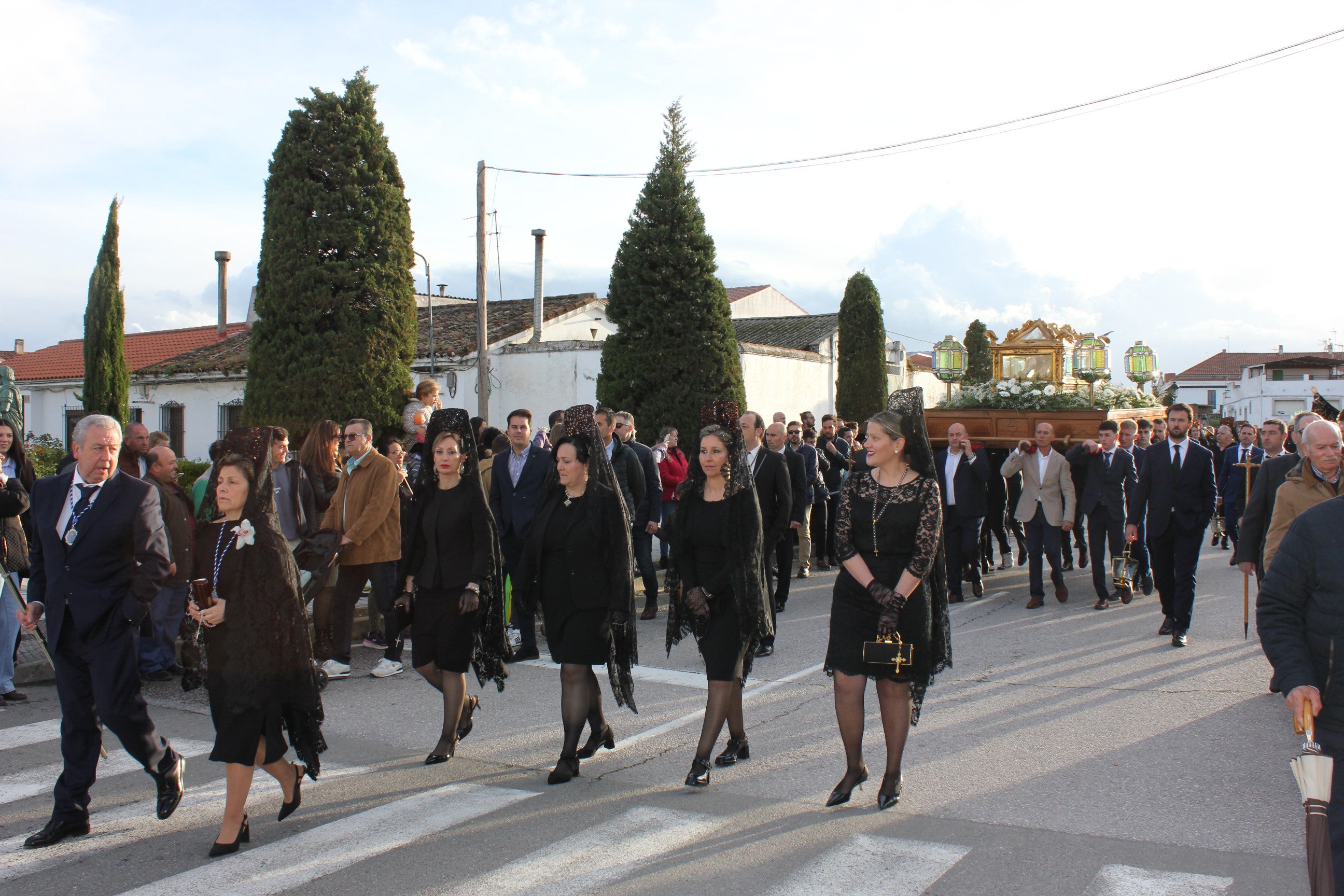 La procesión del Santo Entierro luce como manda la tradición
