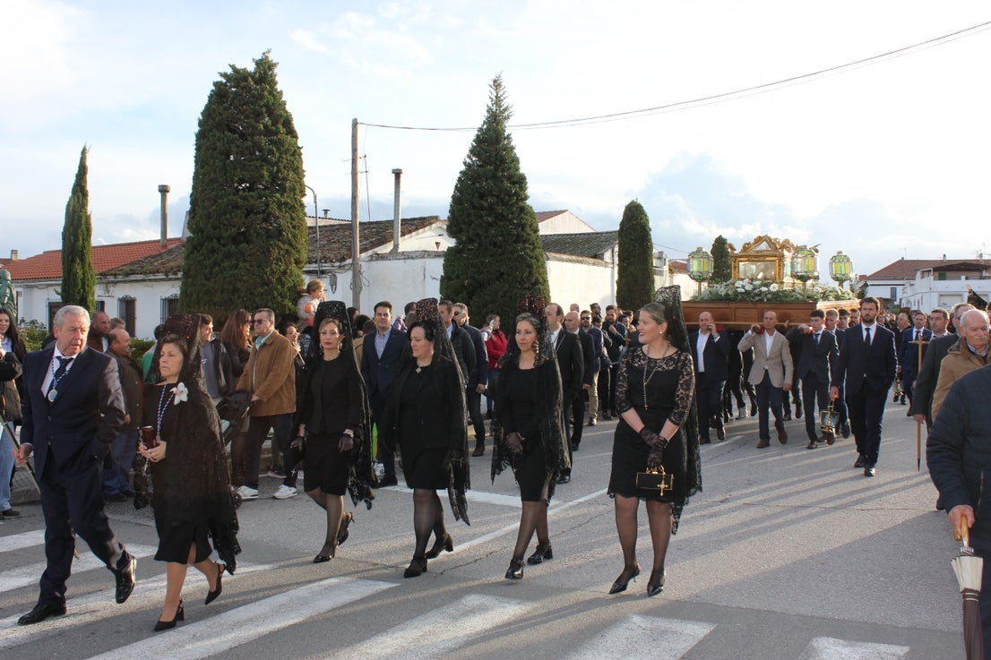 La procesión del Santo Entierro luce como manda la tradición