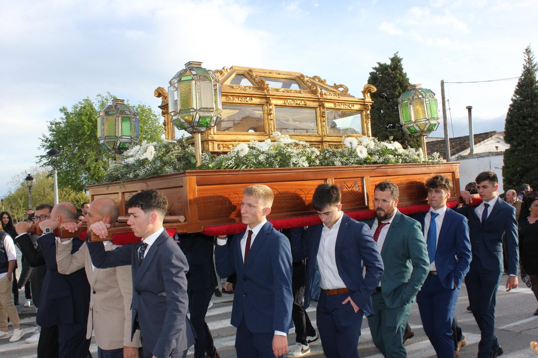 La procesión del Santo Entierro luce como manda la tradición