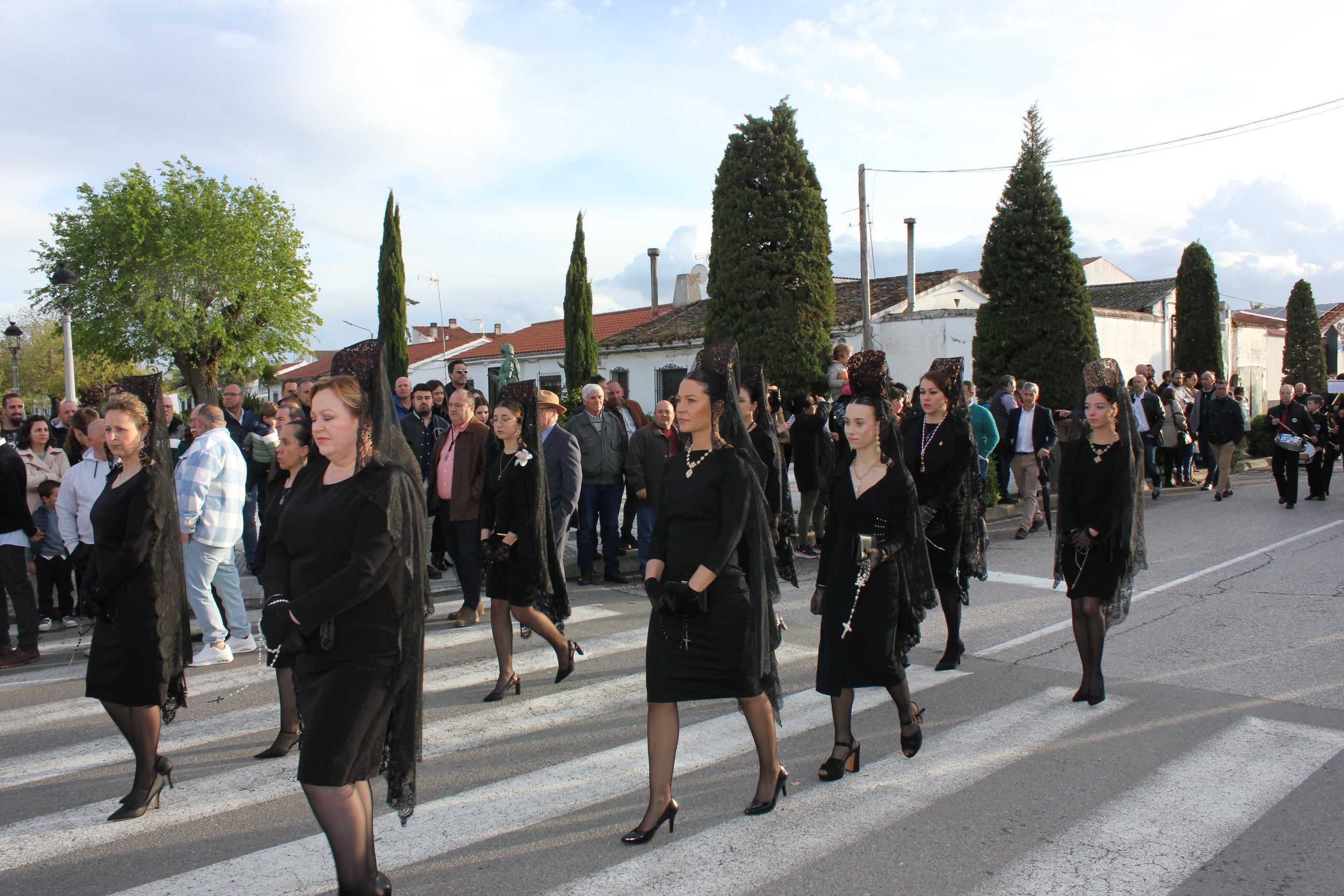 La procesión del Santo Entierro luce como manda la tradición