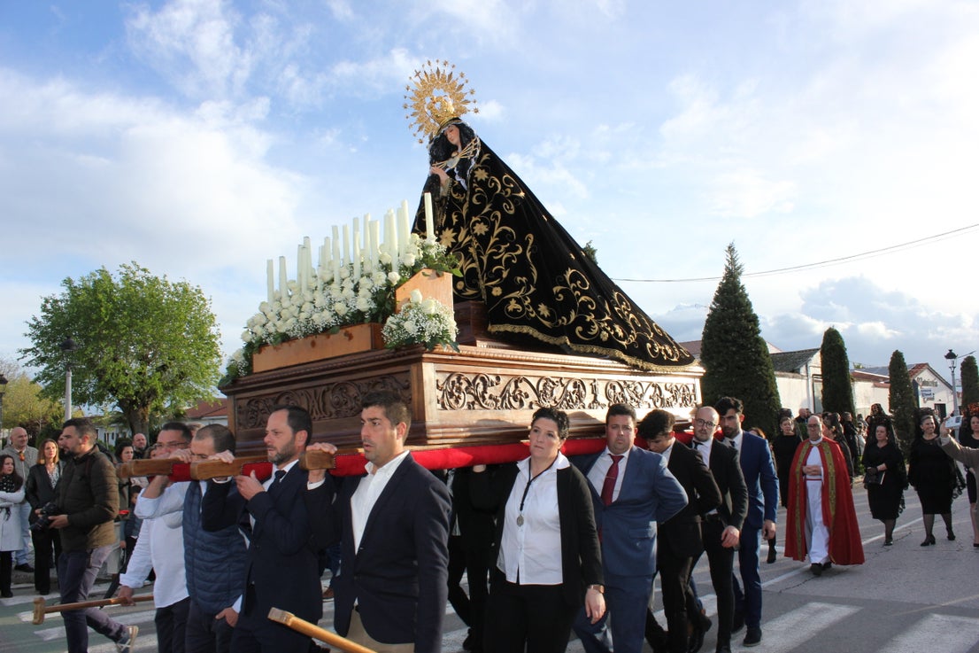La procesión del Santo Entierro luce como manda la tradición