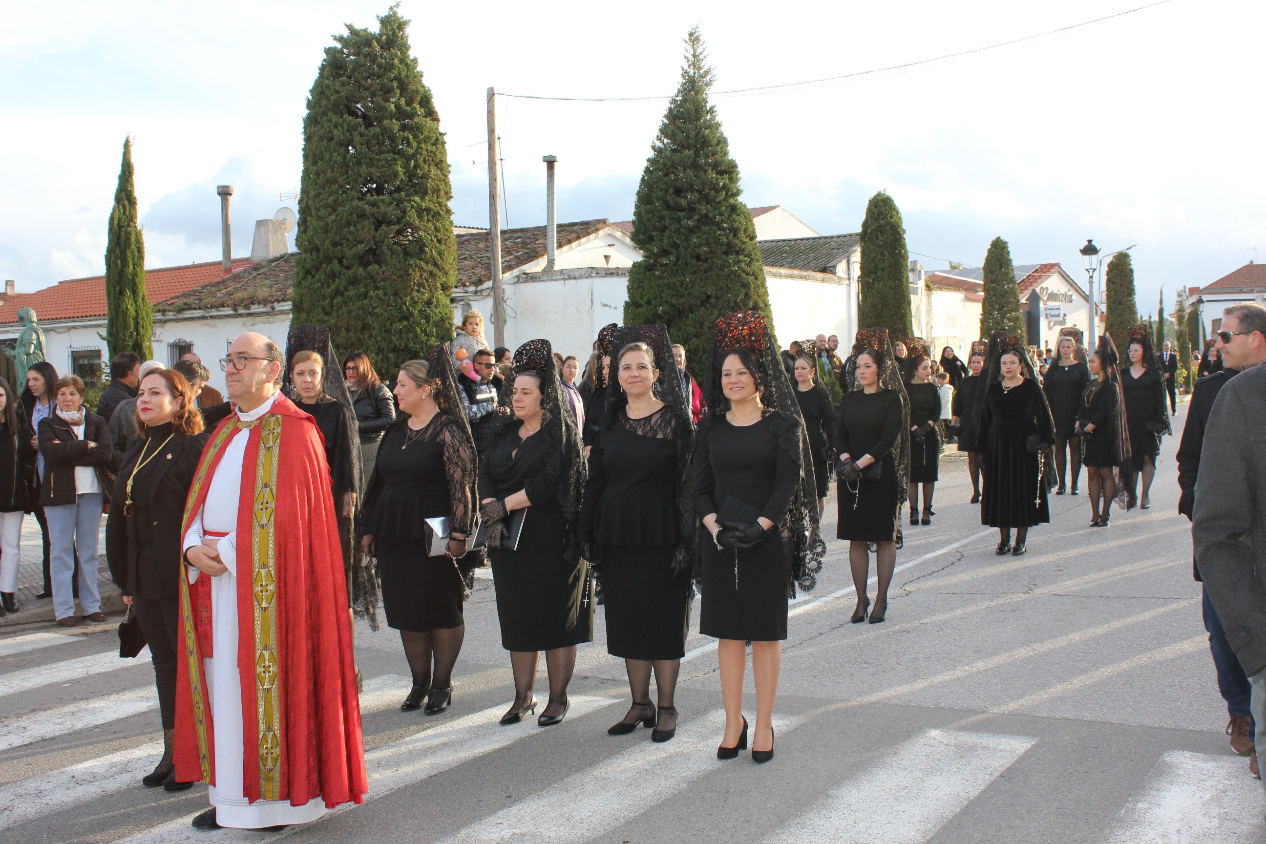 La procesión del Santo Entierro luce como manda la tradición