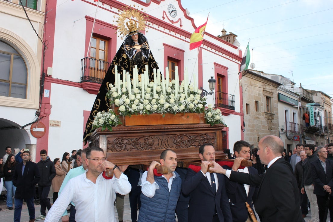 La procesión del Santo Entierro luce como manda la tradición