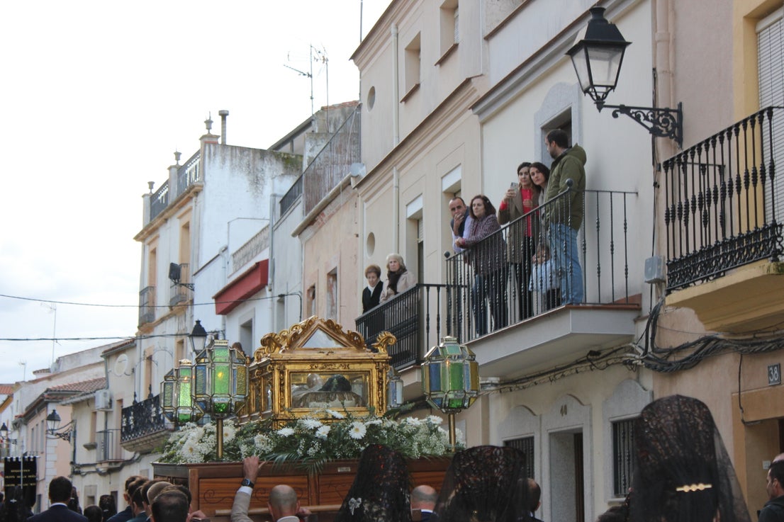 La procesión del Santo Entierro luce como manda la tradición