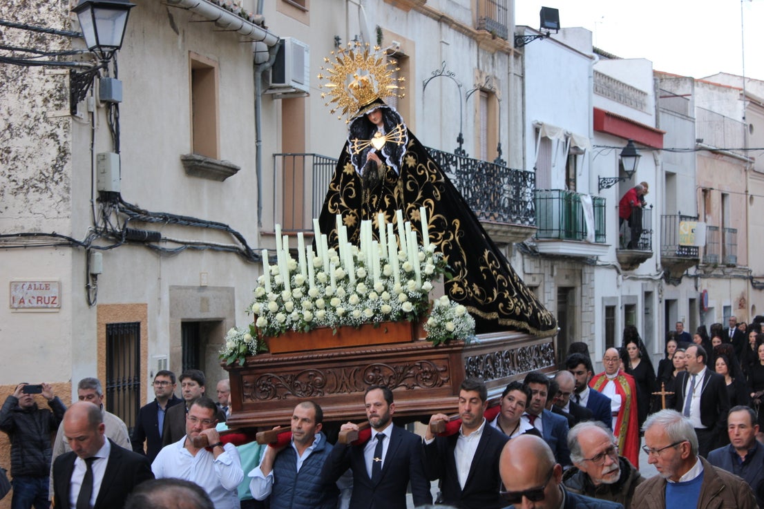 La procesión del Santo Entierro luce como manda la tradición