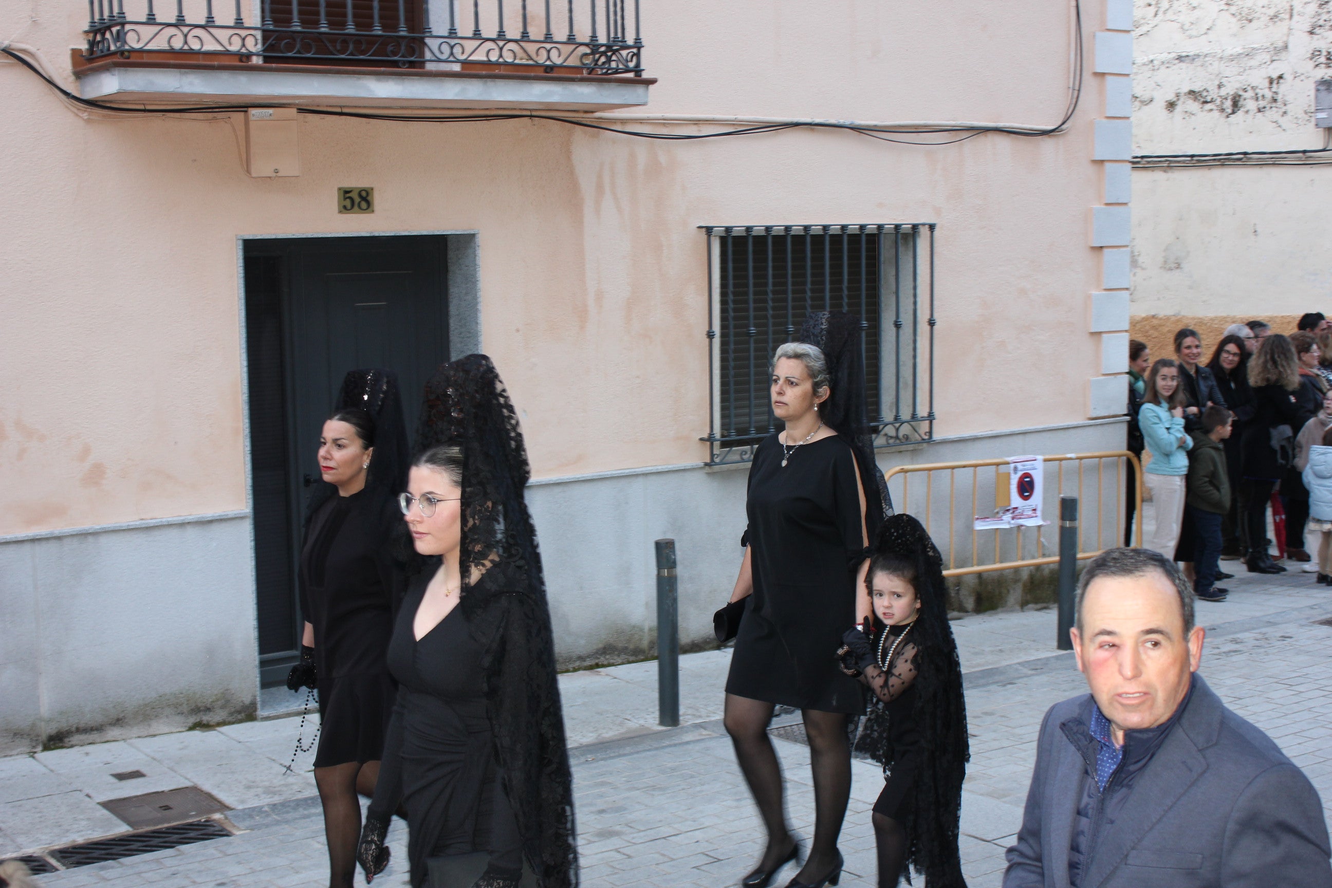 La procesión del Santo Entierro luce como manda la tradición