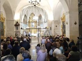 Romería de Las Cruces poco concurrida por los continuos chubascos de este lunes festivo