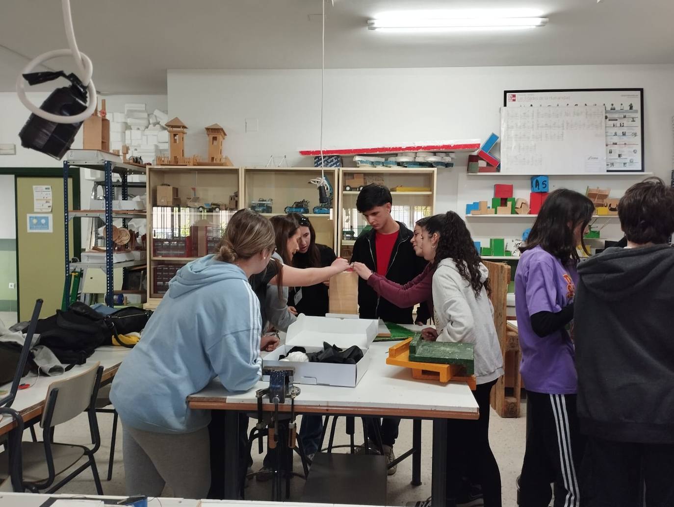 Imagen secundaria 1 - Alumnos casareños acogen a 12 estudiantes italianos para vivir una experiencia Erasmus