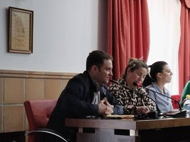 Jorge Amado, hoy, durante la intervención de despedida como concejal en el pleno ordinario.