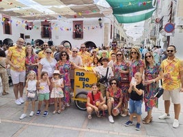 La peña 'No me joa' en uno de sus encuentros en la Plaza de España estos días de fiesta