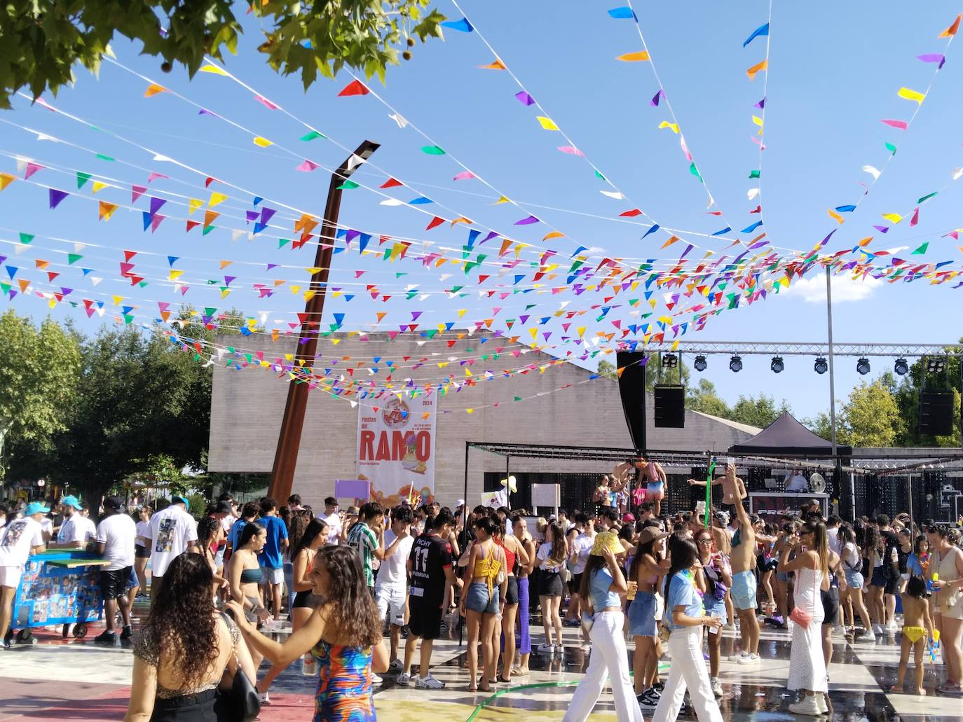 Los casareños exprimen al máximo las fiestas de día
