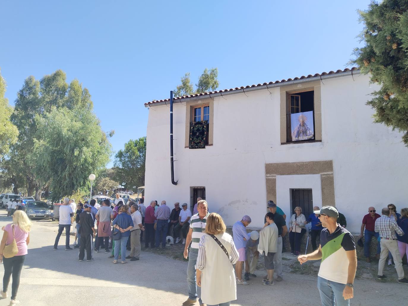 Imagen secundaria 1 - El buen tiempo acompaña a los casareños en su última romería del año