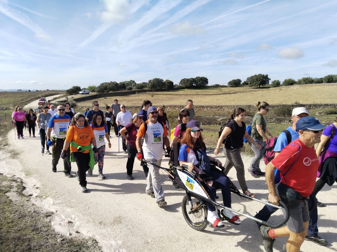 La X Ruta solidaria de Adiscasar se celebra con cerca de 550 inscritos y bate su récord de participación