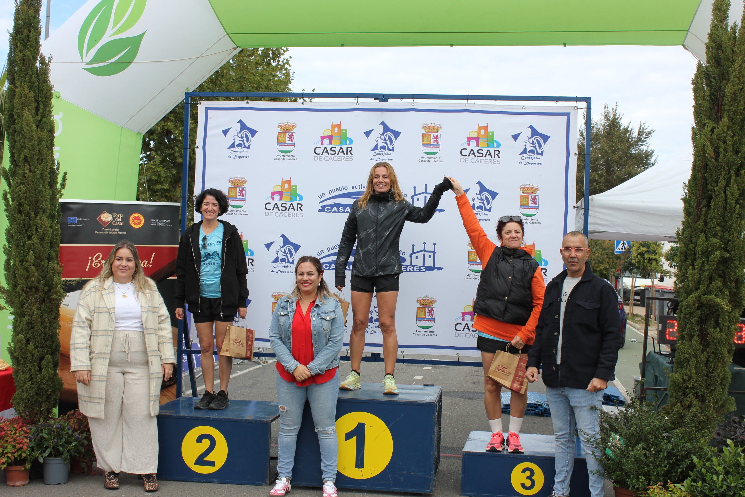 Algunos de los momentos vividos hoy en la III Media Maratón y 10K Torta del Casar