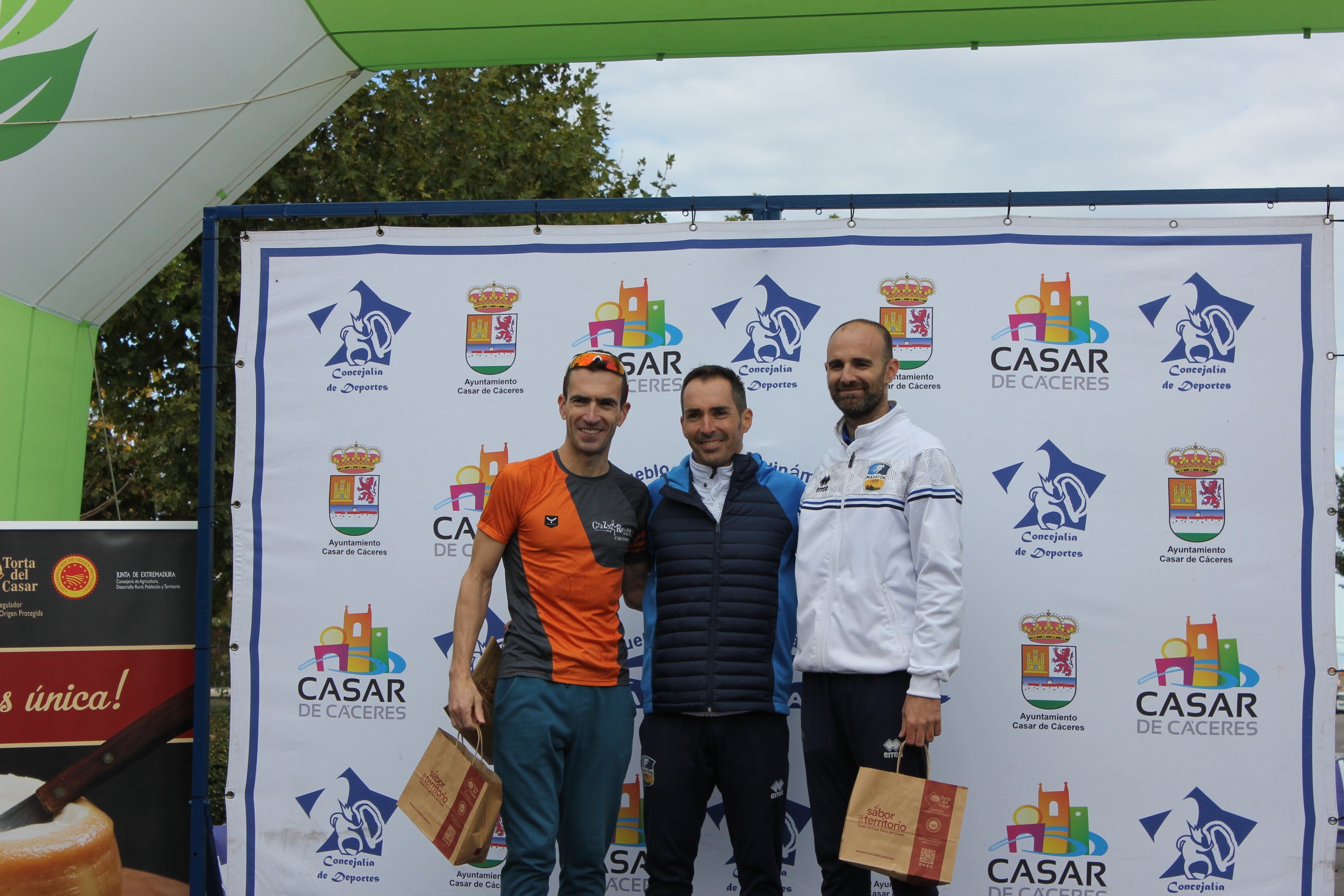 Algunos de los momentos vividos hoy en la III Media Maratón y 10K Torta del Casar