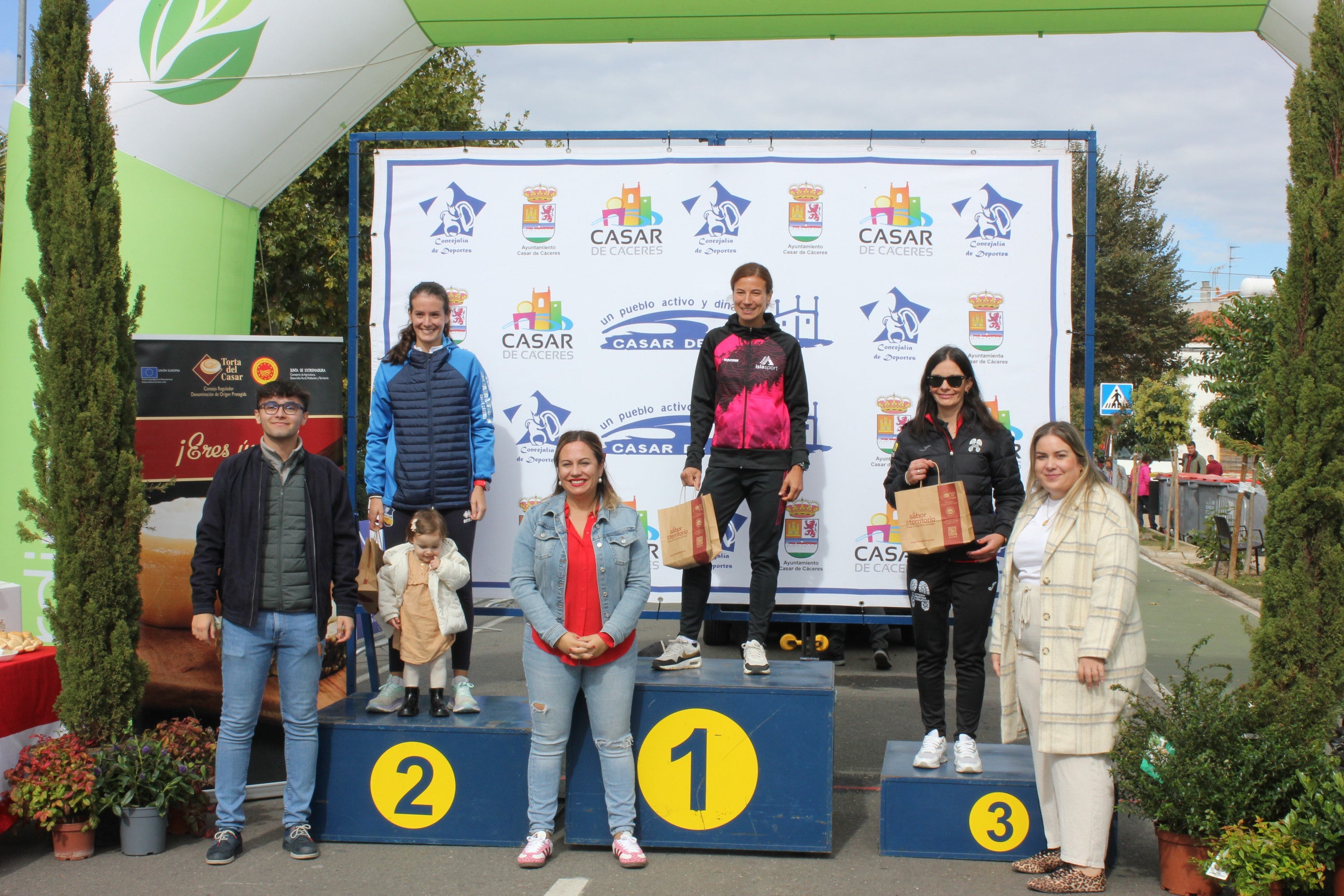 Algunos de los momentos vividos hoy en la III Media Maratón y 10K Torta del Casar