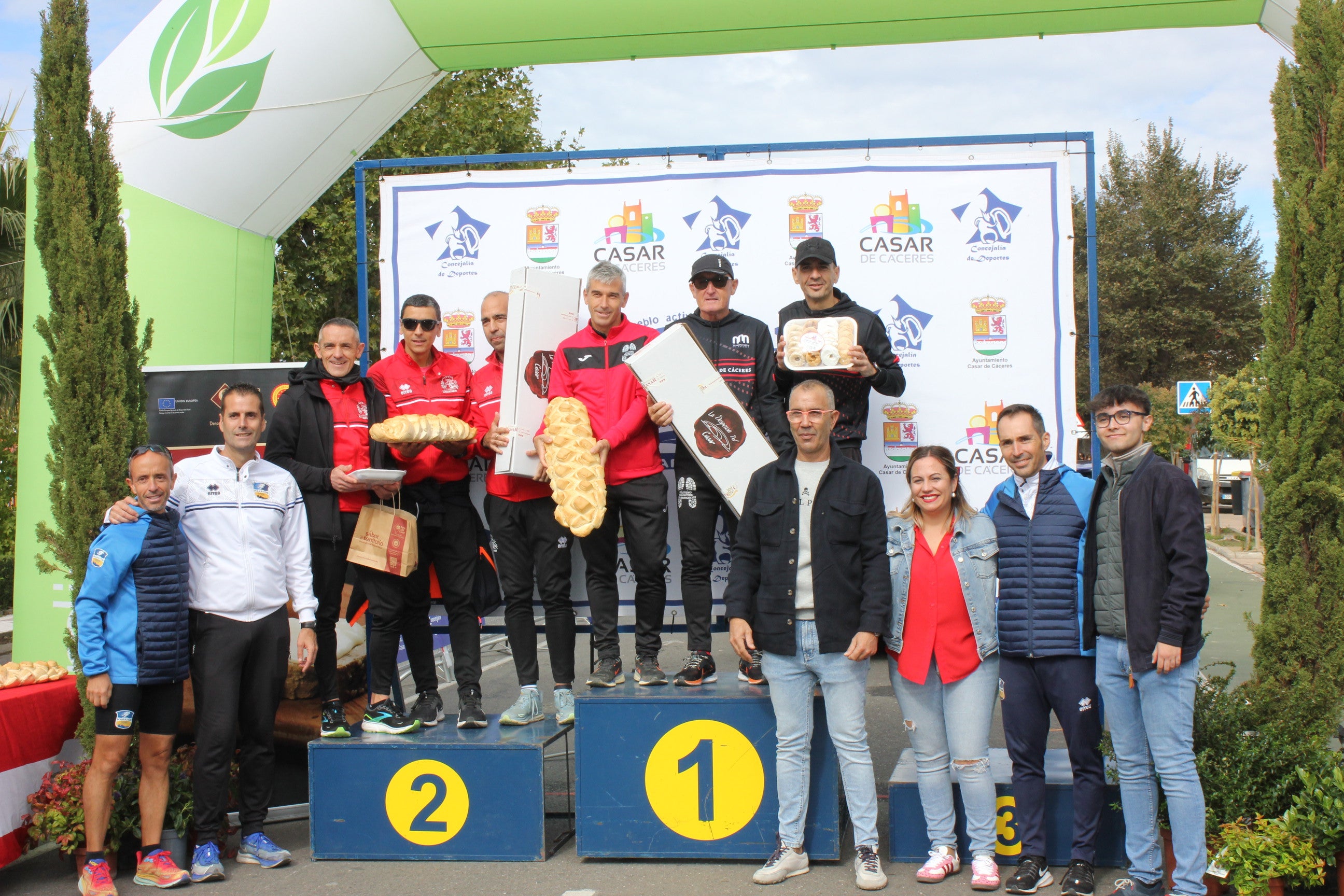 Algunos de los momentos vividos hoy en la III Media Maratón y 10K Torta del Casar
