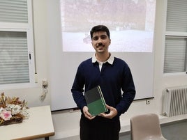 El autor presentó este libro como trabajo final de carrera en la Universidad de Valencia.