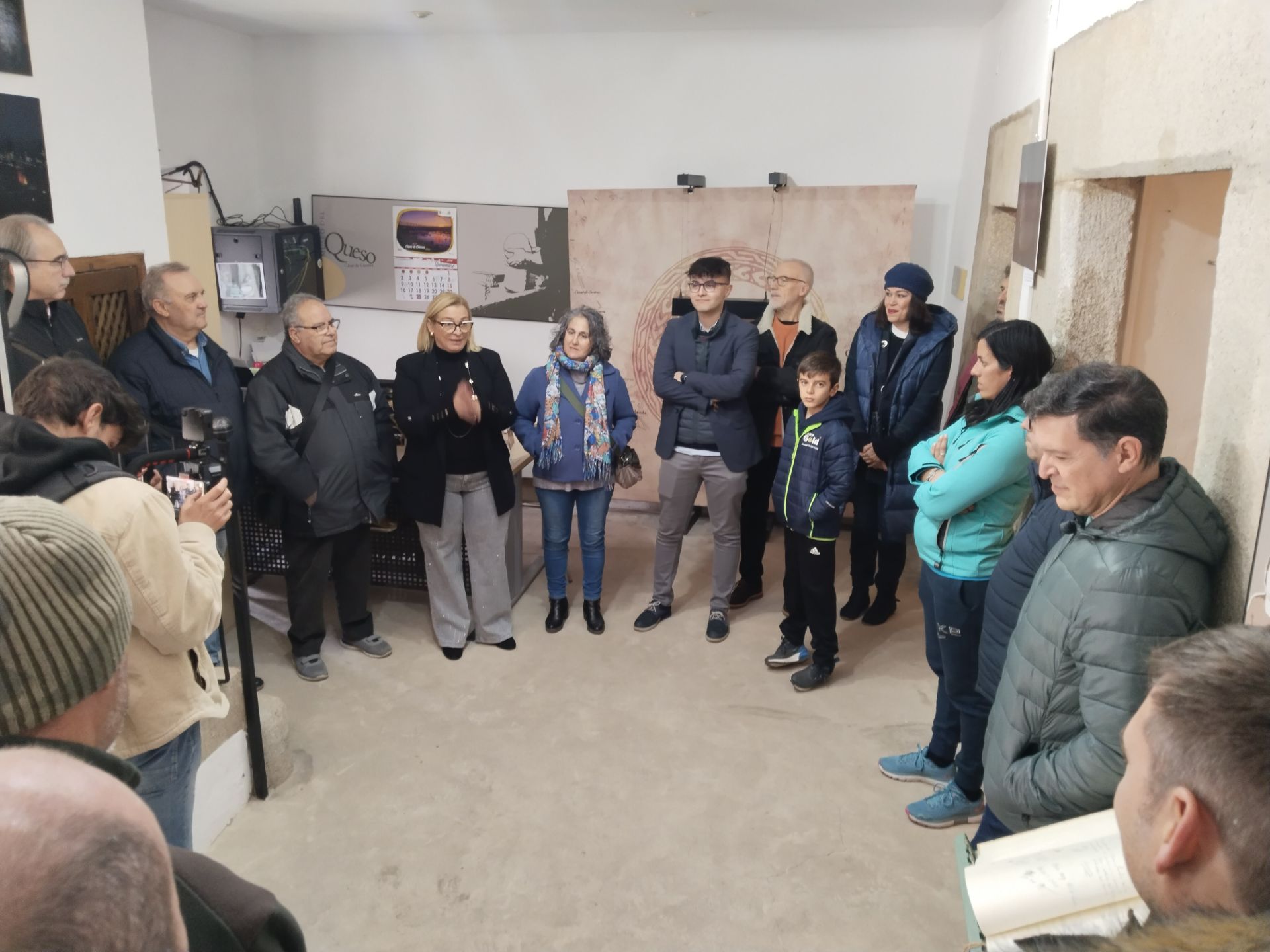 Imagen principal - El Museo del Queso acoge hasta mediados de enero una exposición fotográfica del colectivo local 'Vía de la Plata'