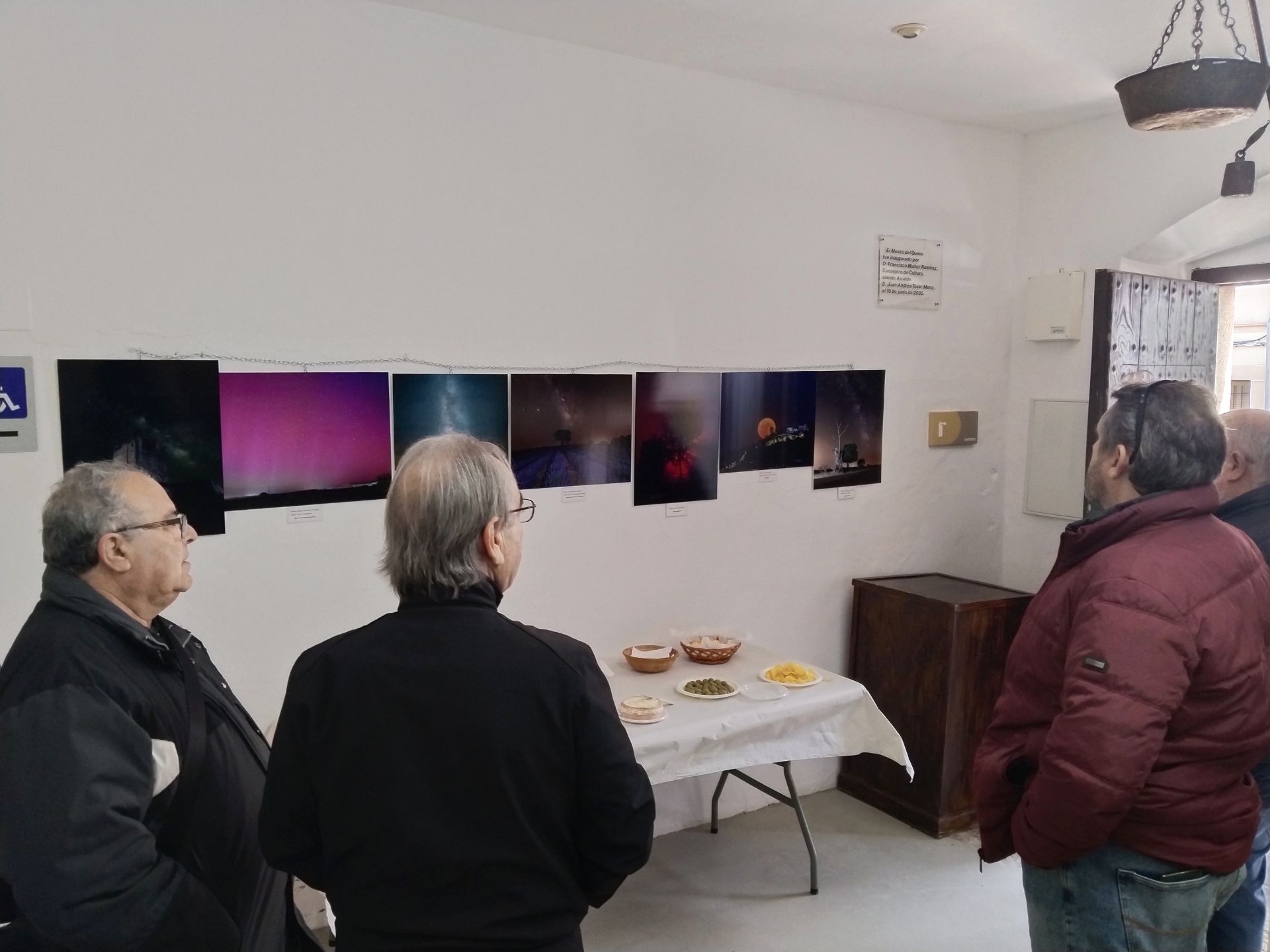 Imagen secundaria 1 - El Museo del Queso acoge hasta mediados de enero una exposición fotográfica del colectivo local 'Vía de la Plata'